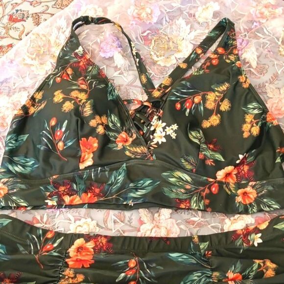 NWT Hanna Nikole Two Piece Swimsuit.  Beachy Coastal  Cruuse - Picture 3 of 12
